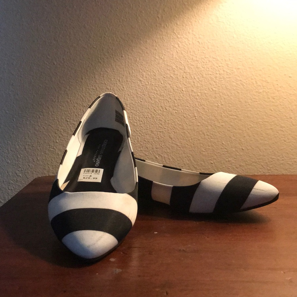 Flat dress shoes